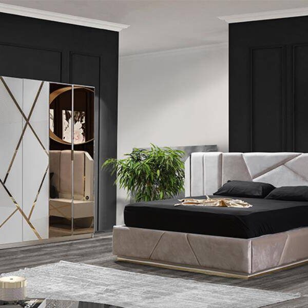 Royal Interiors Wooden Bedroom Set