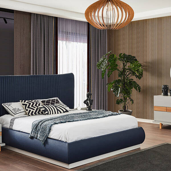 Royal Interiors Wooden Bedroom Set