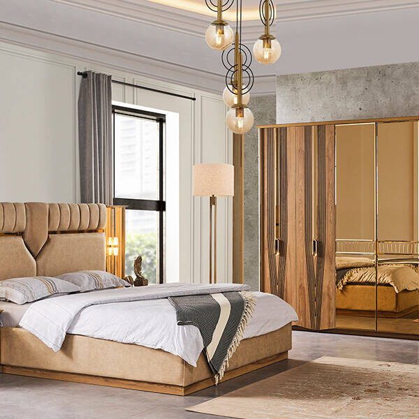Royal Interiors Wooden Bedroom Set