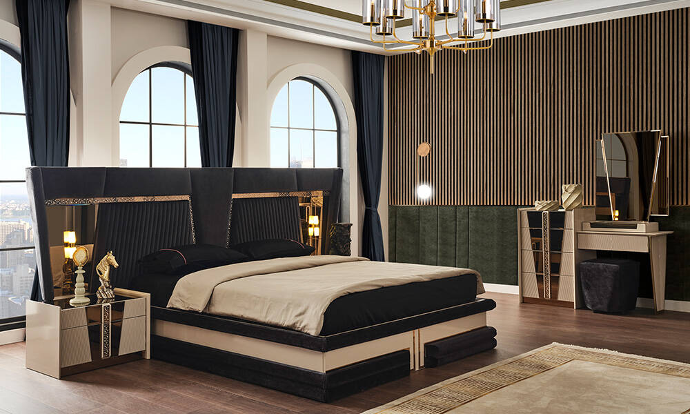 Royal Interiors Wooden Bedroom Set